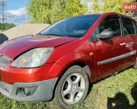 Красный Форд Фиеста, объемом двигателя 1.3 л и пробегом 185 тыс. км за 2150 $, фото 2 на Automoto.ua