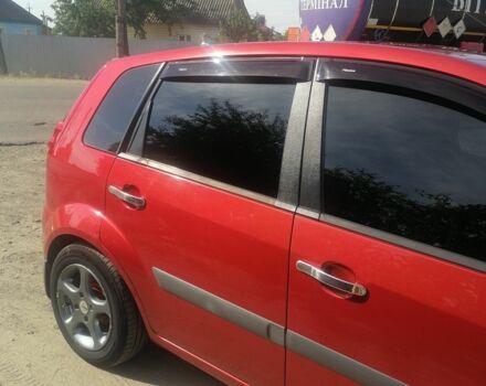 Красный Форд Фиеста, объемом двигателя 1.4 л и пробегом 199 тыс. км за 4500 $, фото 3 на Automoto.ua