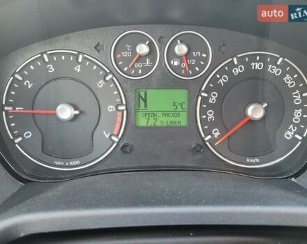 Красный Форд Фиеста, объемом двигателя 1.39 л и пробегом 240 тыс. км за 3600 $, фото 10 на Automoto.ua