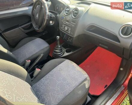 Красный Форд Фиеста, объемом двигателя 1.3 л и пробегом 185 тыс. км за 2150 $, фото 9 на Automoto.ua