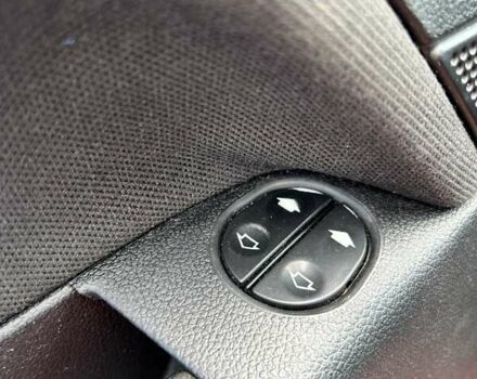 Форд Фиеста 2006 в Сумах на Automoto.ua Красный Форд Фиеста, объемом двигателя 1.39 л и пробегом 139 тыс. км за 5500 $, фото 20 на Automoto.ua