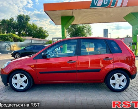 Красный Форд Фиеста, объемом двигателя 1.2 л и пробегом 207 тыс. км за 4900 $, фото 6 на Automoto.ua