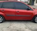 Красный Форд Фиеста, объемом двигателя 1.2 л и пробегом 175 тыс. км за 3900 $, фото 2 на Automoto.ua