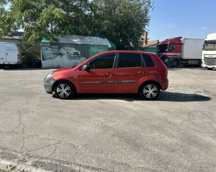 Красный Форд Фиеста, объемом двигателя 1.4 л и пробегом 237 тыс. км за 3800 $, фото 4 на Automoto.ua