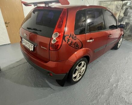 Червоний Форд Фієста, об'ємом двигуна 1.4 л та пробігом 214 тис. км за 3500 $, фото 6 на Automoto.ua