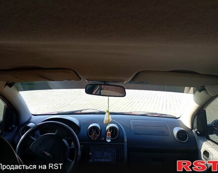 Форд Фиеста 2006 в Тульчине на Automoto.ua Красный Форд Фиеста, объемом двигателя 1.3 л и пробегом 230 тыс. км за 3200 $, фото 3 на Automoto.ua