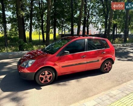 Красный Форд Фиеста, объемом двигателя 1.2 л и пробегом 219 тыс. км за 3600 $, фото 5 на Automoto.ua