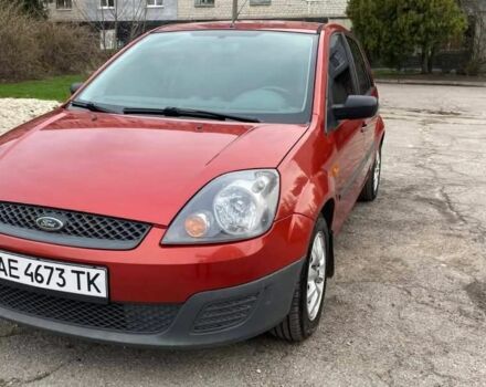 Красный Форд Фиеста, объемом двигателя 1.2 л и пробегом 175 тыс. км за 3900 $, фото 1 на Automoto.ua