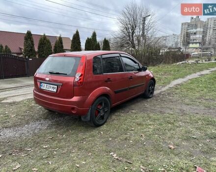 Червоний Форд Фієста, об'ємом двигуна 1.3 л та пробігом 196 тис. км за 1700 $, фото 4 на Automoto.ua