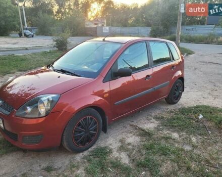 Красный Форд Фиеста, объемом двигателя 1.39 л и пробегом 240 тыс. км за 3600 $, фото 7 на Automoto.ua