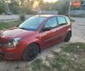 Красный Форд Фиеста, объемом двигателя 1.39 л и пробегом 240 тыс. км за 3600 $, фото 7 на Automoto.ua