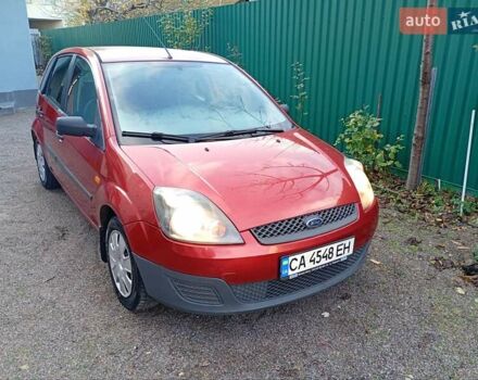 Красный Форд Фиеста, объемом двигателя 1.3 л и пробегом 180 тыс. км за 3800 $, фото 2 на Automoto.ua