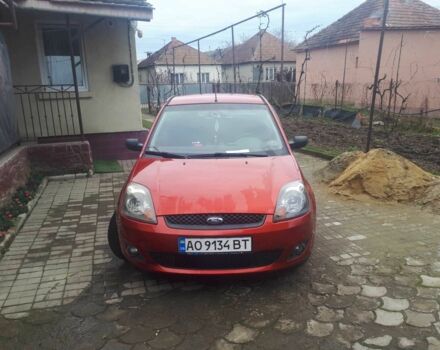 Форд Фиеста 2006 в Мукачеве на Automoto.ua Красный Форд Фиеста, объемом двигателя 1.4 л и пробегом 2 тыс. км за 3100 $, фото 1 на Automoto.ua