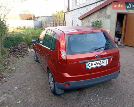 Красный Форд Фиеста, объемом двигателя 1.3 л и пробегом 180 тыс. км за 3800 $, фото 6 на Automoto.ua