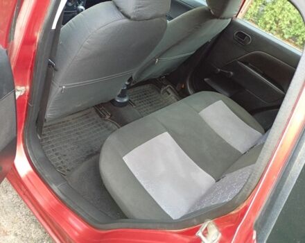 Красный Форд Фиеста, объемом двигателя 1.3 л и пробегом 190 тыс. км за 3800 $, фото 7 на Automoto.ua