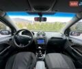 Красный Форд Фиеста, объемом двигателя 1.4 л и пробегом 230 тыс. км за 3999 $, фото 2 на Automoto.ua