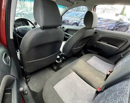 Форд Фиеста 2006 в Сумах на Automoto.ua Красный Форд Фиеста, объемом двигателя 1.39 л и пробегом 139 тыс. км за 5500 $, фото 15 на Automoto.ua