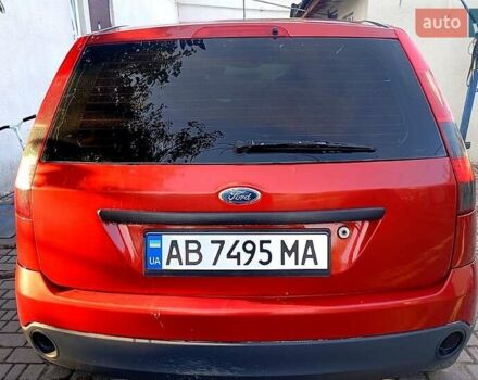 Красный Форд Фиеста, объемом двигателя 1.3 л и пробегом 230 тыс. км за 3200 $, фото 5 на Automoto.ua