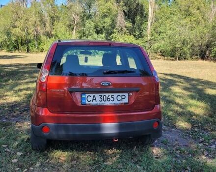 Красный Форд Фиеста, объемом двигателя 1.39 л и пробегом 240 тыс. км за 3800 $, фото 1 на Automoto.ua