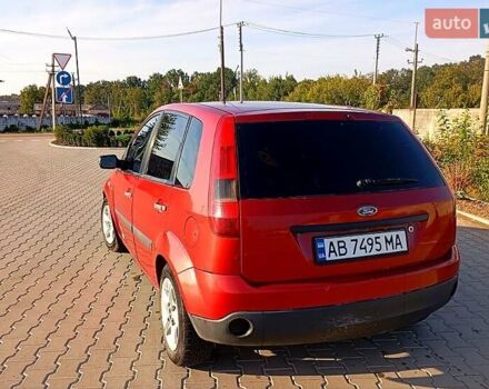Красный Форд Фиеста, объемом двигателя 1.3 л и пробегом 230 тыс. км за 3200 $, фото 4 на Automoto.ua