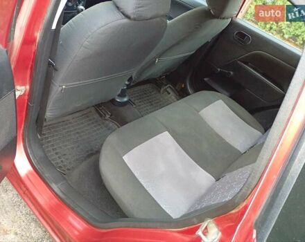 Красный Форд Фиеста, объемом двигателя 1.3 л и пробегом 180 тыс. км за 3800 $, фото 10 на Automoto.ua