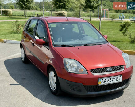 Красный Форд Фиеста, объемом двигателя 1.3 л и пробегом 150 тыс. км за 3800 $, фото 7 на Automoto.ua