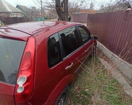 Красный Форд Фиеста, объемом двигателя 1.2 л и пробегом 260 тыс. км за 3590 $, фото 3 на Automoto.ua