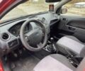 Красный Форд Фиеста, объемом двигателя 1.2 л и пробегом 159 тыс. км за 2750 $, фото 5 на Automoto.ua