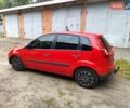 Красный Форд Фиеста, объемом двигателя 1.3 л и пробегом 208 тыс. км за 3900 $, фото 2 на Automoto.ua
