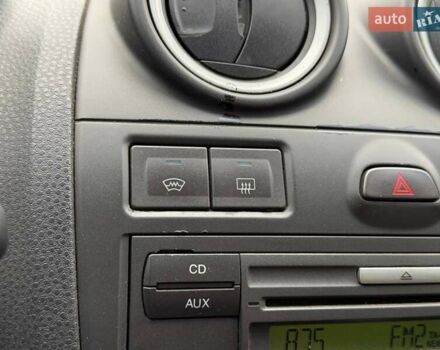 Красный Форд Фиеста, объемом двигателя 1.4 л и пробегом 213 тыс. км за 3190 $, фото 20 на Automoto.ua