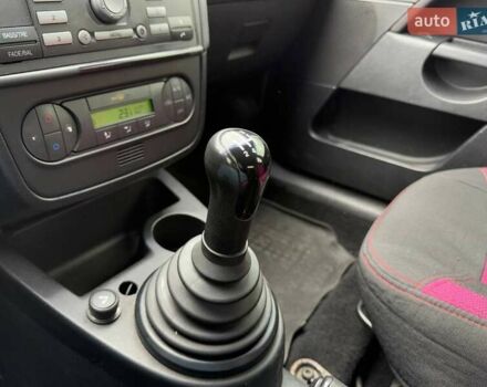 Красный Форд Фиеста, объемом двигателя 1.4 л и пробегом 213 тыс. км за 3190 $, фото 17 на Automoto.ua