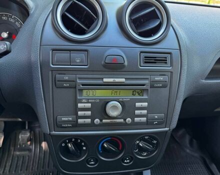 Червоний Форд Фієста, об'ємом двигуна 1.4 л та пробігом 183 тис. км за 3940 $, фото 16 на Automoto.ua