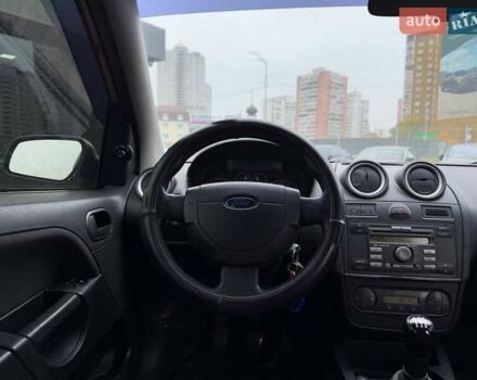 Красный Форд Фиеста, объемом двигателя 1.4 л и пробегом 213 тыс. км за 3190 $, фото 13 на Automoto.ua