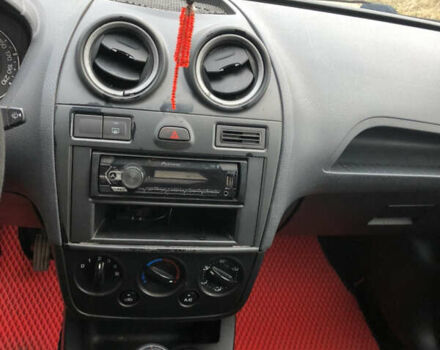 Красный Форд Фиеста, объемом двигателя 1.24 л и пробегом 116 тыс. км за 2950 $, фото 19 на Automoto.ua