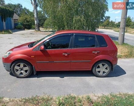 Красный Форд Фиеста, объемом двигателя 1.39 л и пробегом 218 тыс. км за 4100 $, фото 6 на Automoto.ua