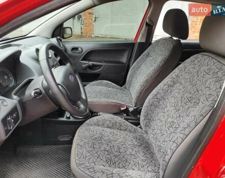 Красный Форд Фиеста, объемом двигателя 1.3 л и пробегом 208 тыс. км за 3599 $, фото 8 на Automoto.ua
