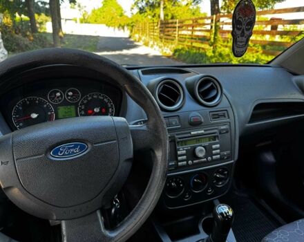 Червоний Форд Фієста, об'ємом двигуна 1.4 л та пробігом 183 тис. км за 3940 $, фото 18 на Automoto.ua
