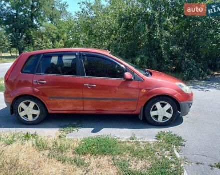 Красный Форд Фиеста, объемом двигателя 1.39 л и пробегом 218 тыс. км за 4100 $, фото 5 на Automoto.ua