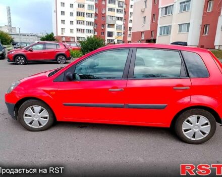 Червоний Форд Фієста, об'ємом двигуна 1.2 л та пробігом 157 тис. км за 3300 $, фото 4 на Automoto.ua