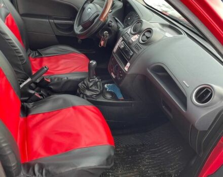 Червоний Форд Фієста, об'ємом двигуна 1.2 л та пробігом 275 тис. км за 2750 $, фото 5 на Automoto.ua