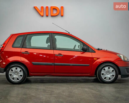 Червоний Форд Фієста, об'ємом двигуна 1.2 л та пробігом 94 тис. км за 4973 $, фото 3 на Automoto.ua