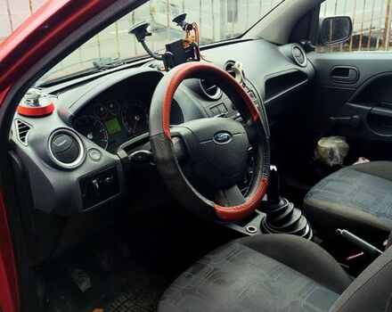 Красный Форд Фиеста, объемом двигателя 1.3 л и пробегом 191 тыс. км за 3950 $, фото 1 на Automoto.ua