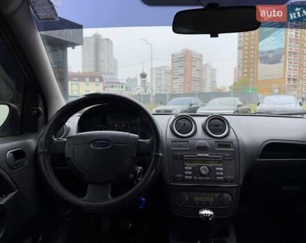 Красный Форд Фиеста, объемом двигателя 1.4 л и пробегом 213 тыс. км за 3190 $, фото 12 на Automoto.ua