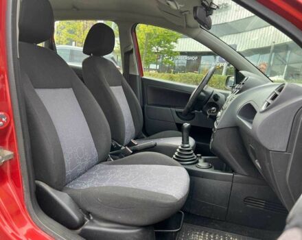 Красный Форд Фиеста, объемом двигателя 1.3 л и пробегом 103 тыс. км за 4790 $, фото 12 на Automoto.ua