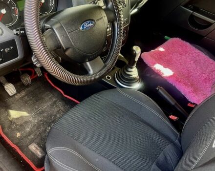 Форд Фиеста 2007 в Жмеренке на Automoto.ua Красный Форд Фиеста, объемом двигателя 1.4 л и пробегом 151 тыс. км за 3900 $, фото 2 на Automoto.ua