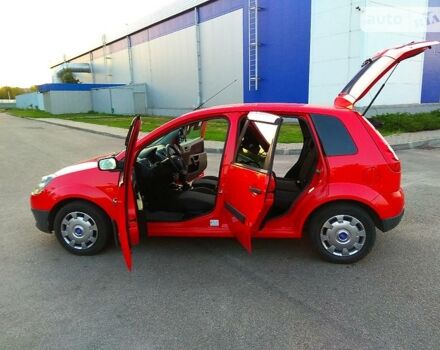 Красный Форд Фиеста, объемом двигателя 1.25 л и пробегом 180 тыс. км за 4500 $, фото 22 на Automoto.ua