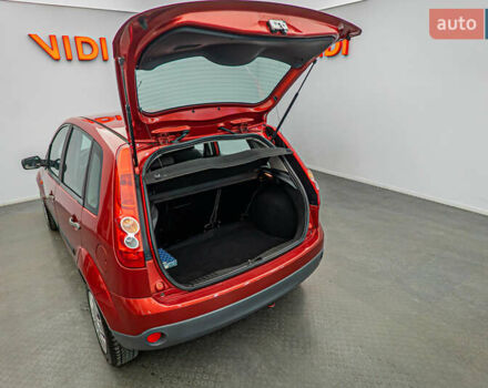 Червоний Форд Фієста, об'ємом двигуна 1.2 л та пробігом 94 тис. км за 4973 $, фото 6 на Automoto.ua