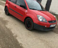 Красный Форд Фиеста, объемом двигателя 1.24 л и пробегом 116 тыс. км за 2950 $, фото 1 на Automoto.ua
