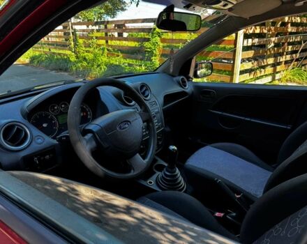 Червоний Форд Фієста, об'ємом двигуна 1.4 л та пробігом 183 тис. км за 3940 $, фото 19 на Automoto.ua