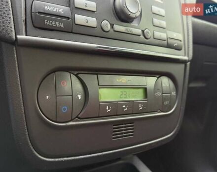 Красный Форд Фиеста, объемом двигателя 1.4 л и пробегом 213 тыс. км за 3190 $, фото 18 на Automoto.ua